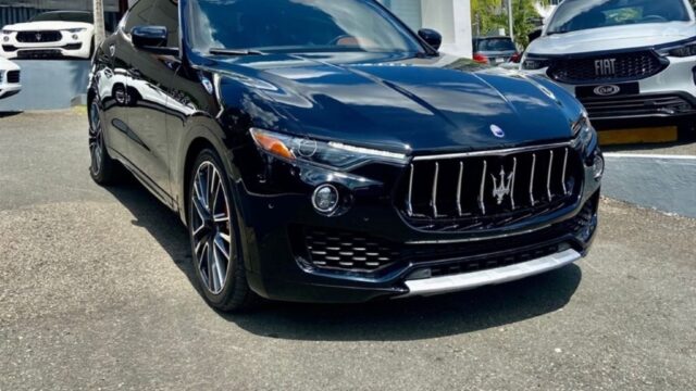 carros.charlies.dealer.Maserati.negra_