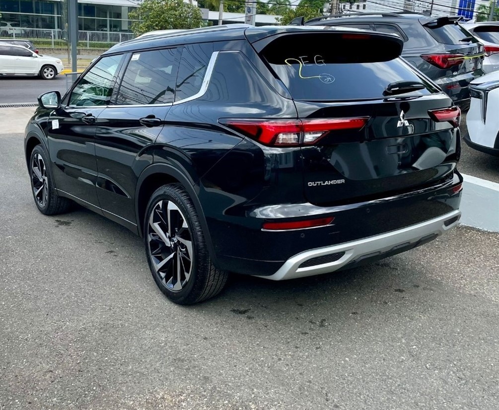 carros.charlies.dealer.Mitsubishi.outlander.2025.us54000.nueva_.negra_.2