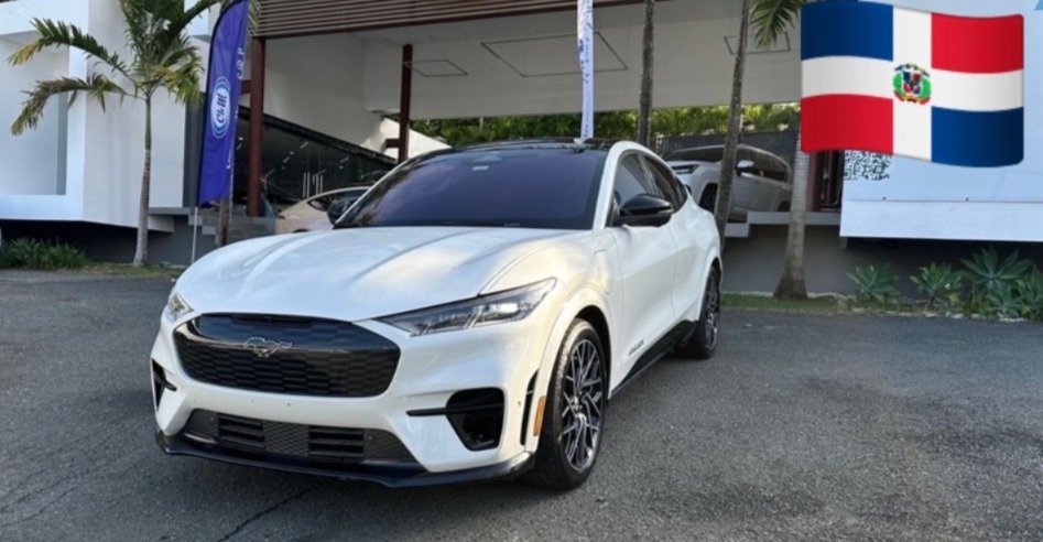 carros.charlies.dealer.carro_.ford_.mustand.mach-e.primium.awd_.2023.us74400.blanco.1-3
