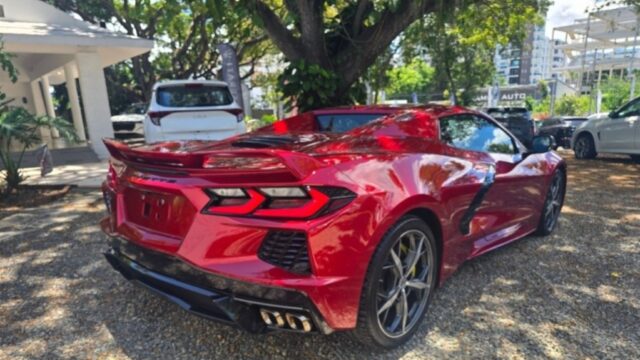 carros.charlies.dealer.chevrolet.corvette.stingray.2022.us110000.roja_.1