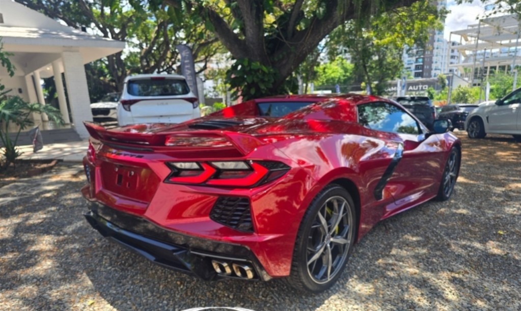 carros.charlies.dealer.chevrolet.corvette.stingray.2022.us110000.roja_.1