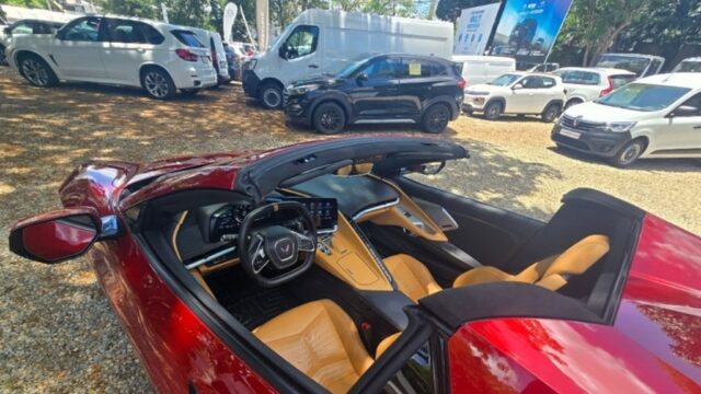 carros.charlies.dealer.chevrolet.corvette.stingray.2022.us110000.roja_.5