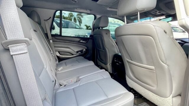 carros.charlies.dealer.chevrolet.tahoe_.2015.us27mil.3
