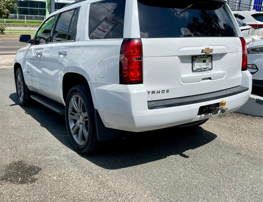 carros.charlies.dealer.chevrolet.tahoe_.2015.us27mil.4