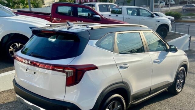 carros.charlies.dealer.kia_.seltos.2026.blanca.us28490.3