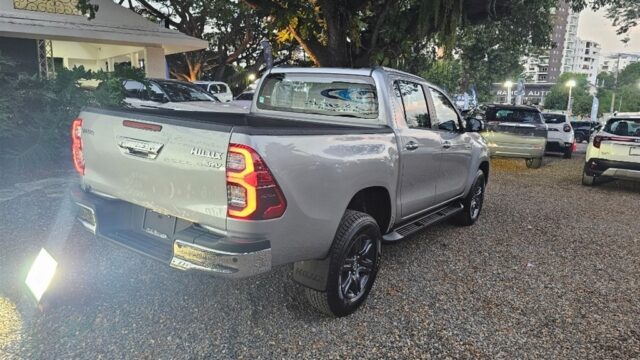 carros.charlies.dealer.toyota.hilux_.limited.2015us63900.2