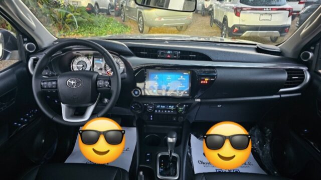 carros.charlies.dealer.toyota.hilux_.limited.2015us63900.5